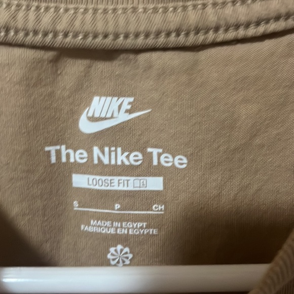 WOMENS NIKE LOOSE FIT TEE!! EUC!! - Picture 4 of 4